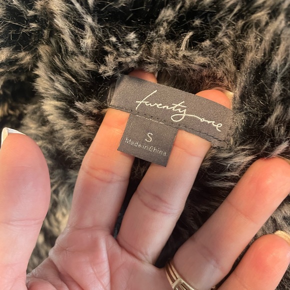 Women’s Forever 21 fur zip up sweater - Picture 12 of 13